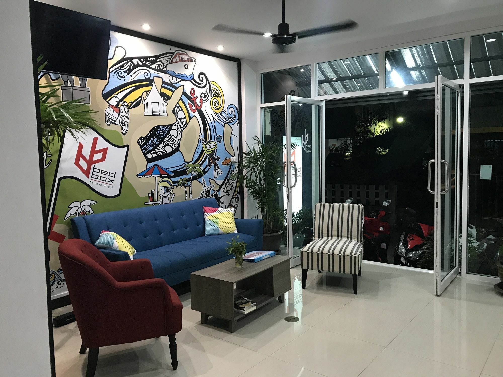 Patong Bedbox Guesthouse And Hostel מראה חיצוני תמונה